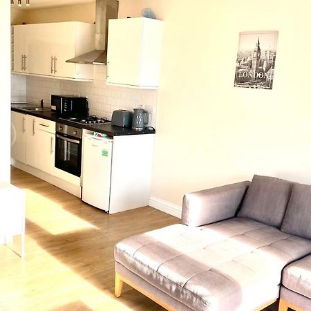 Holiday Flat In Central Slough Near To London Heathrow And Windsor With Free Car Park Exterior foto